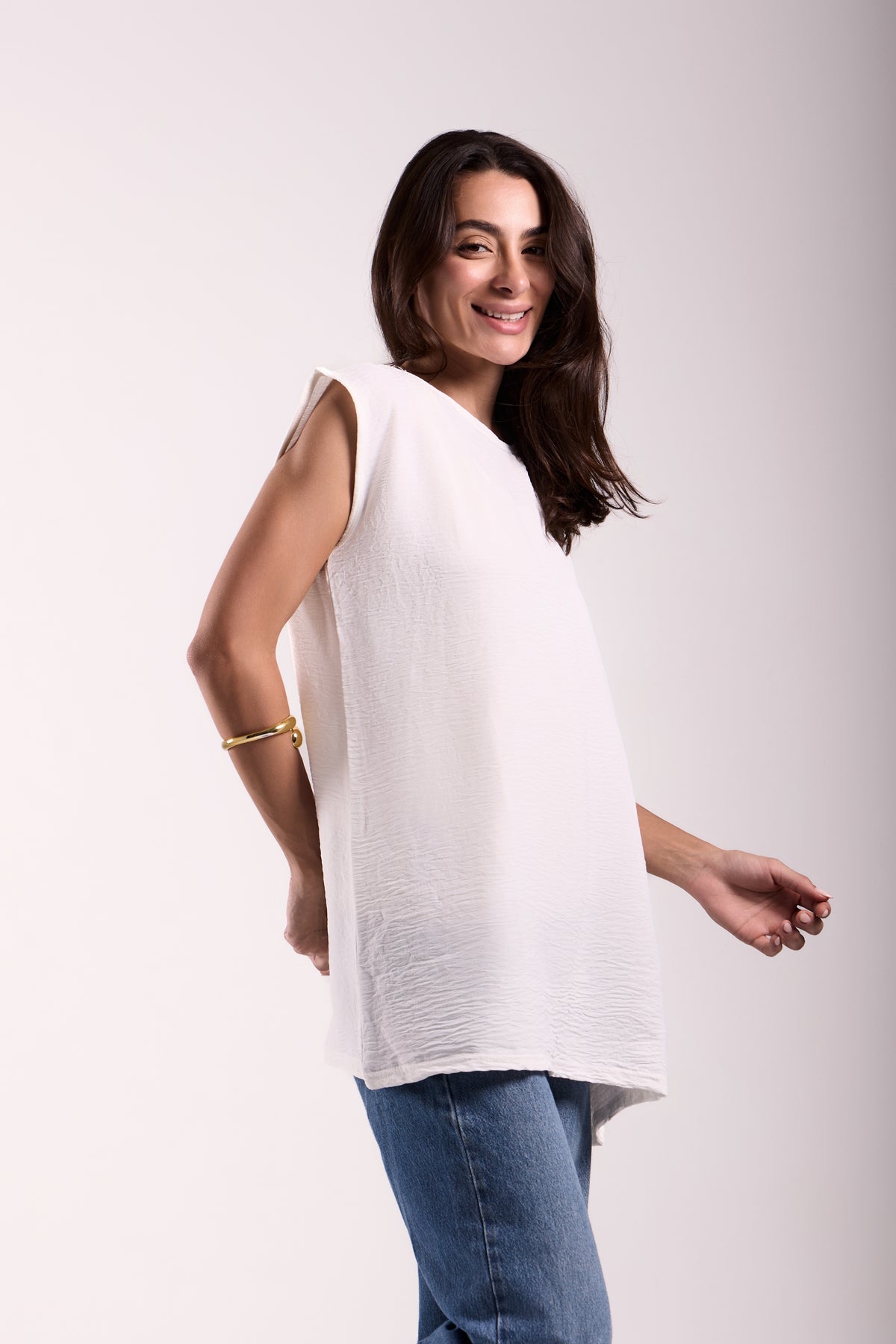 Sleeveless Crew Neck Top Material: CY